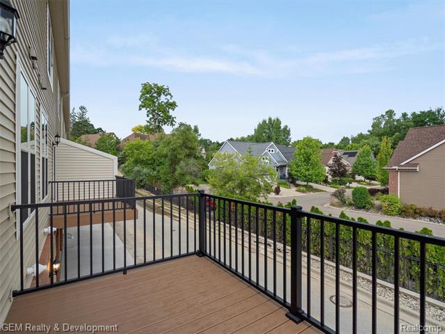 Builiding view twenty four for 549 Village, Milford, MI. 48381