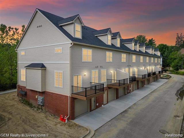 Builiding view twenty nine for 549 Village, Milford, MI. 48381