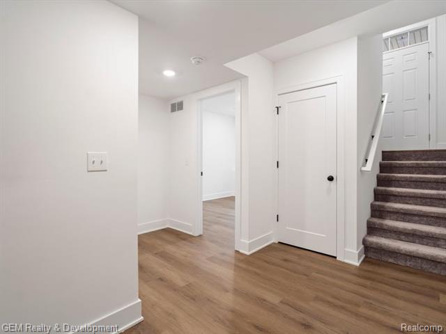 Builiding view twenty two for 549 Village, Milford, MI. 48381