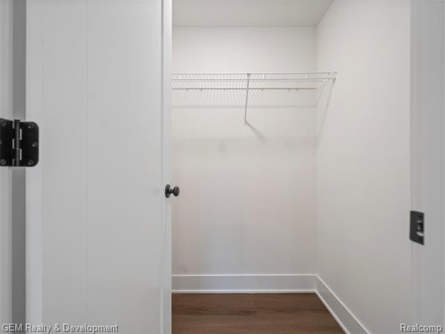 Builiding view twenty for 549 Village, Milford, MI. 48381