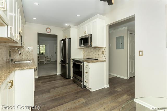 Builiding view eighteen for 969 Wexford Way, Rochester, MI. 48307