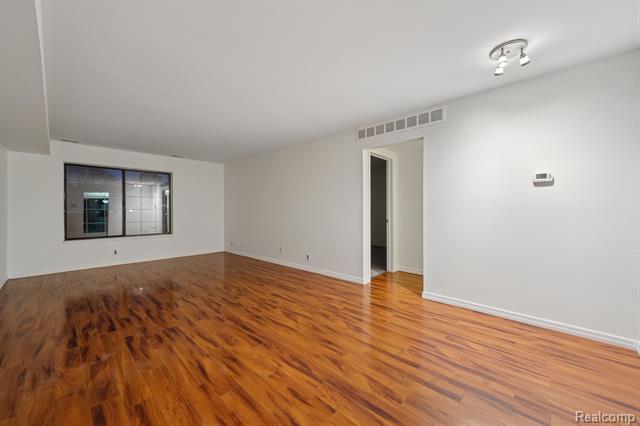 Builiding view five for 1891 Meadow Dale, Rochester, MI. 48309