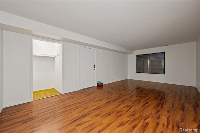 Builiding view four for 1891 Meadow Dale, Rochester, MI. 48309