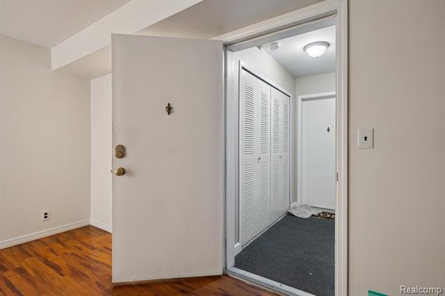 Builiding view one for 1891 Meadow Dale, Rochester, MI. 48309