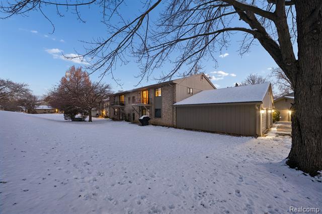 Builiding view twenty three for 1891 Meadow Dale, Rochester, MI. 48309