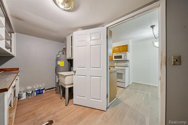 Builiding view twenty for 1891 Meadow Dale, Rochester, MI. 48309