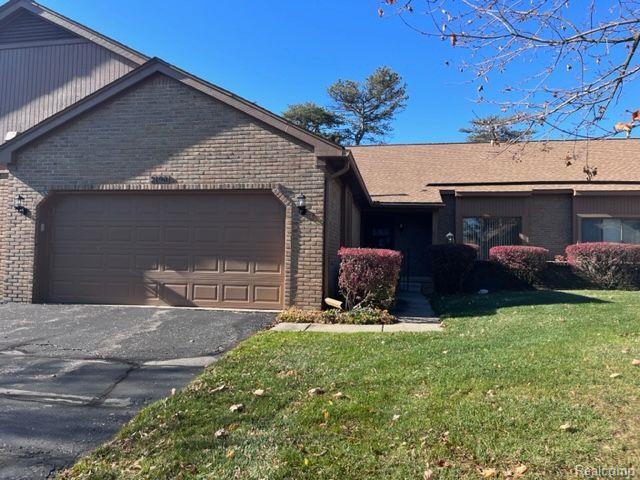 front view for 2190 London Bridge Dr, Rochester, Mi. 48307