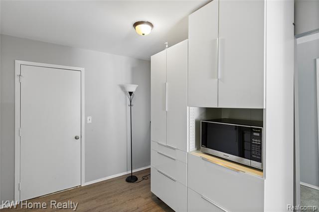 Builiding view eleven for 515 Tennyson, Rochester, MI. 48307