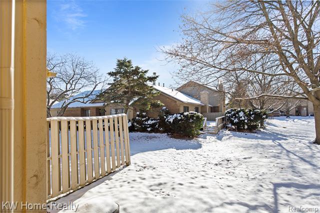 Builiding view four for 515 Tennyson, Rochester, MI. 48307