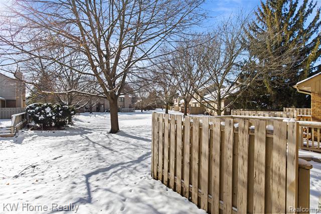 Builiding view three for 515 Tennyson, Rochester, MI. 48307