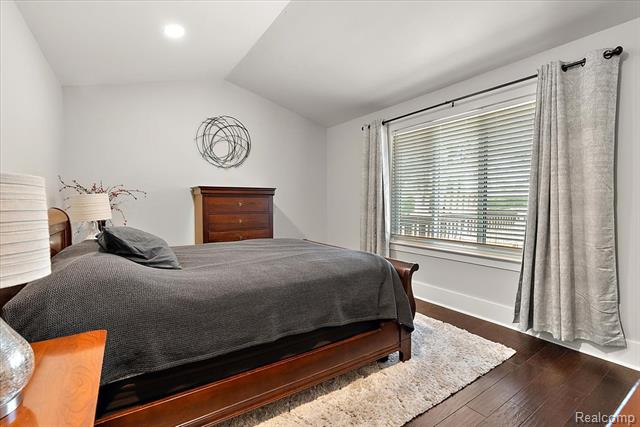 Builiding view fifteen for 552 Tennyson, Rochester, MI. 48307