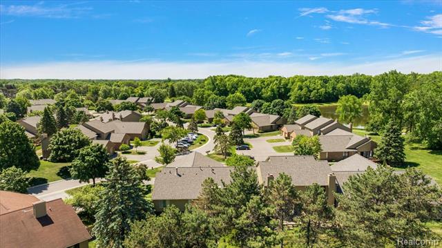 Builiding view thirty four for 552 Tennyson, Rochester, MI. 48307