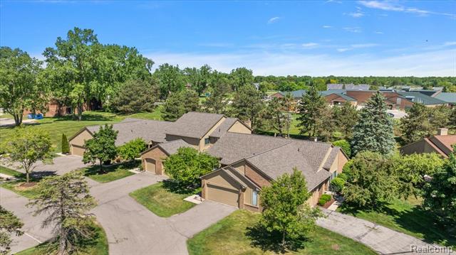 Builiding view thirty three for 552 Tennyson, Rochester, MI. 48307