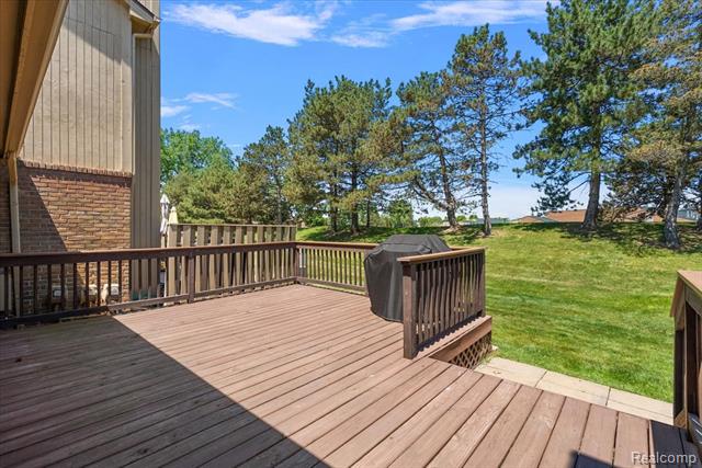 Builiding view thirty for 552 Tennyson, Rochester, MI. 48307