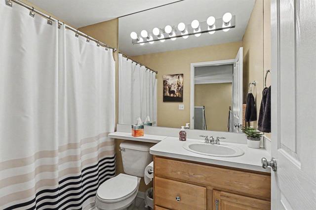 Builiding view seventeen for 107 S Vista, Auburn Hills, MI. 48326