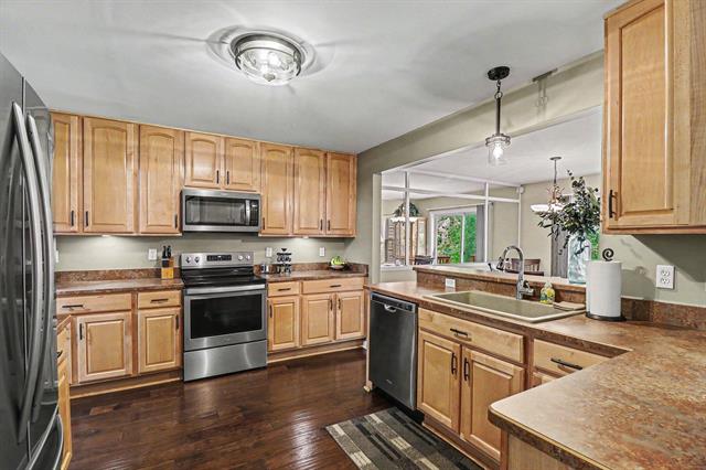 Builiding view six for 107 S Vista, Auburn Hills, MI. 48326