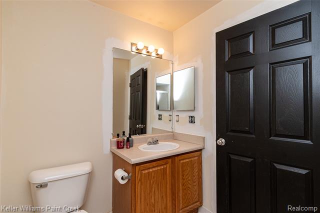 Builiding view eighteen for 867 Amanda, Pontiac, MI. 48340