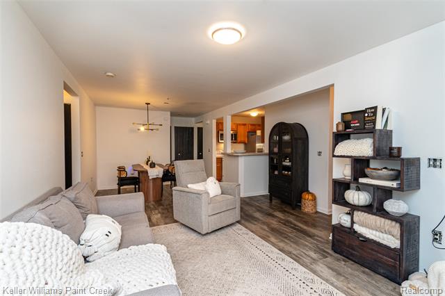 Builiding view nine for 867 Amanda, Pontiac, MI. 48340