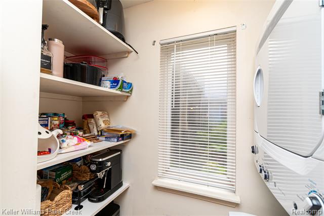 Builiding view seven for 867 Amanda, Pontiac, MI. 48340