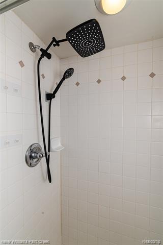 Builiding view seventeen for 867 Amanda, Pontiac, MI. 48340