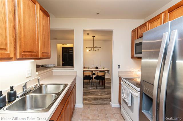 Builiding view six for 867 Amanda, Pontiac, MI. 48340