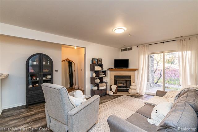 Builiding view ten for 867 Amanda, Pontiac, MI. 48340