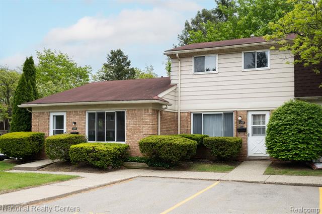 front view for 1357 Laurel Valley Dr, Waterford, Mi. 48327