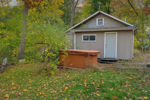 Builiding view six for 1632 Woodfield, Ortonville, MI. 48462