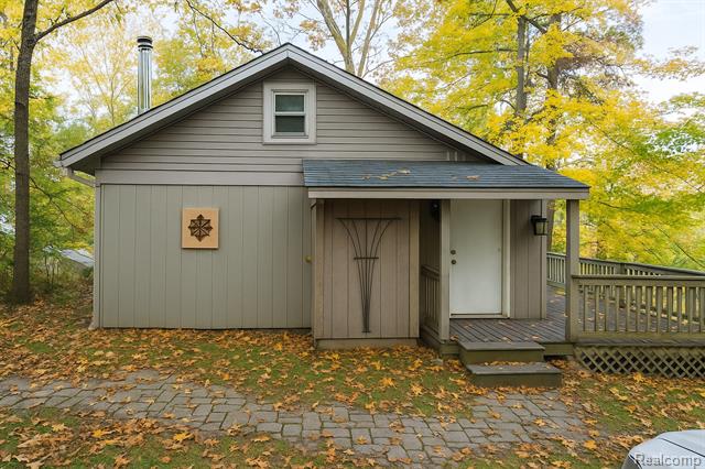 front view for 1632 Woodfield Blvd, Ortonville, Mi. 48462