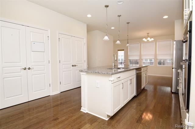 Builiding view eight for 2888 Glenbar, Rochester, MI. 48307