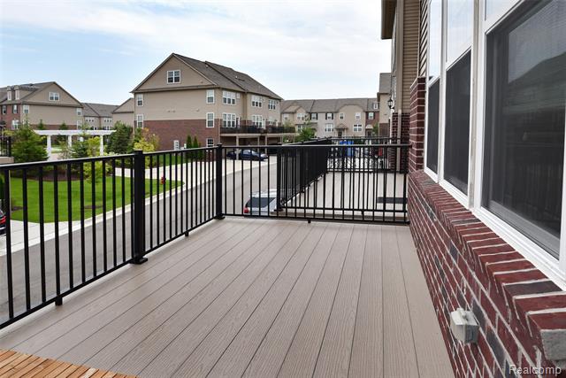 Builiding view seventeen for 2888 Glenbar, Rochester, MI. 48307