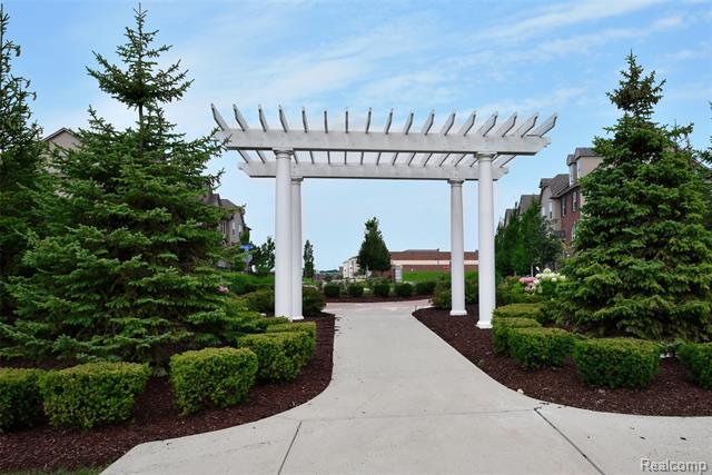 Builiding view thirty five for 2888 Glenbar, Rochester, MI. 48307