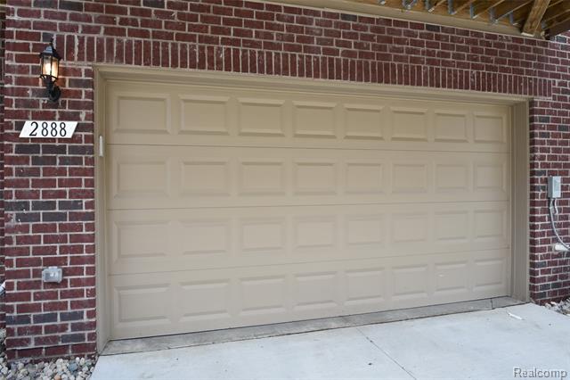 Builiding view thirty four for 2888 Glenbar, Rochester, MI. 48307