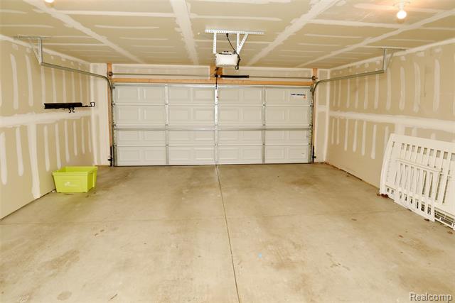 Builiding view thirty two for 2888 Glenbar, Rochester, MI. 48307