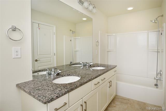Builiding view twenty eight for 2888 Glenbar, Rochester, MI. 48307
