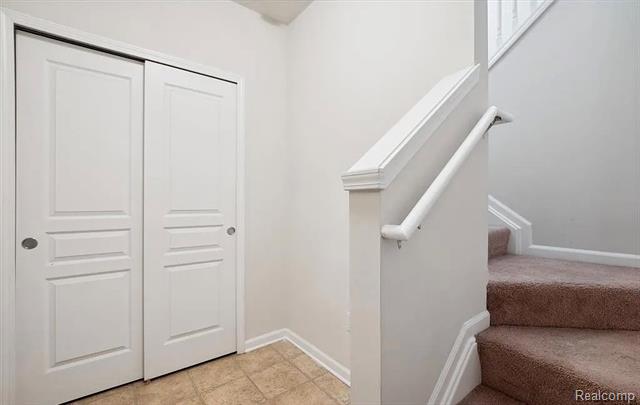 Builiding view nineteen for 27846 Hopkins, Novi, MI. 48377