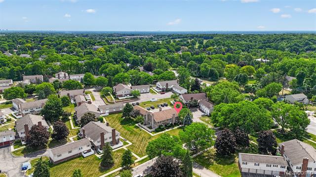 Builiding view twenty nine for 20830 Glen Haven E, Northville, MI. 48167