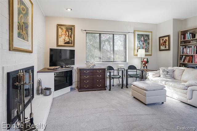 Builiding view eighteen for 2164 Bordeaux, West Bloomfield, MI. 48323