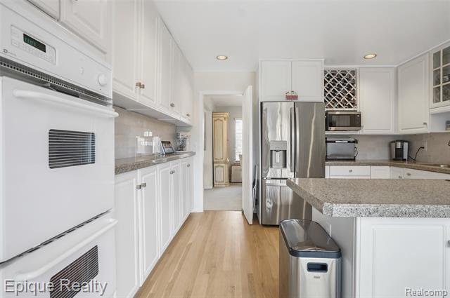 Builiding view fifteen for 2164 Bordeaux, West Bloomfield, MI. 48323