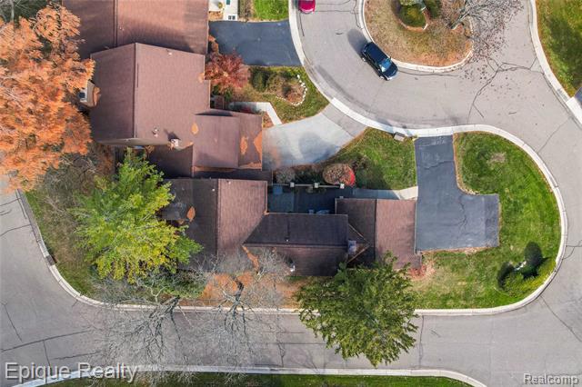 Builiding view forty five for 2164 Bordeaux, West Bloomfield, MI. 48323