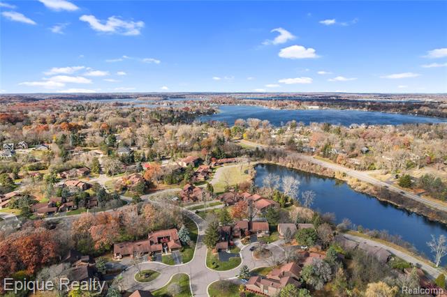 Builiding view forty four for 2164 Bordeaux, West Bloomfield, MI. 48323