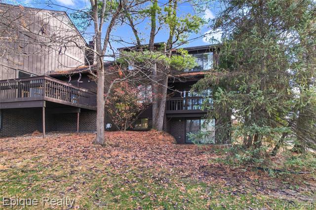 Builiding view forty six for 2164 Bordeaux, West Bloomfield, MI. 48323