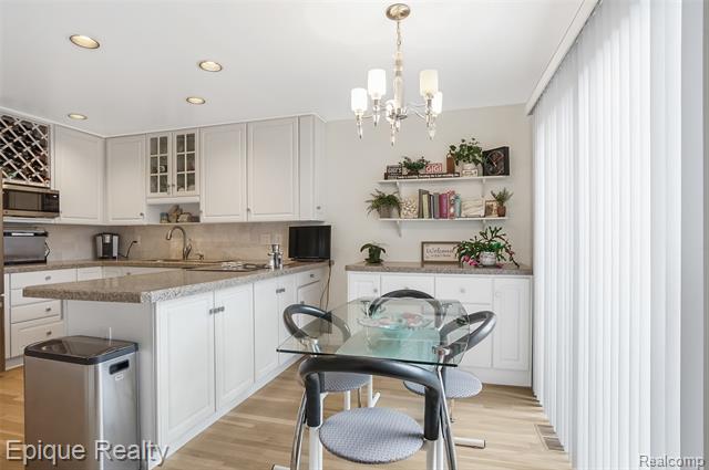 Builiding view fourteen for 2164 Bordeaux, West Bloomfield, MI. 48323