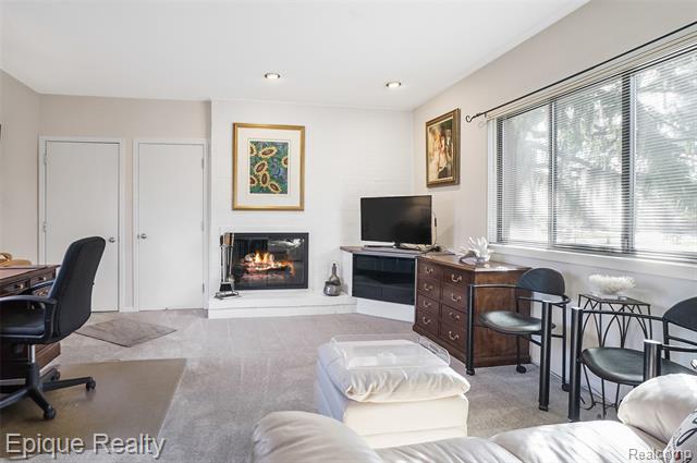 Builiding view nineteen for 2164 Bordeaux, West Bloomfield, MI. 48323