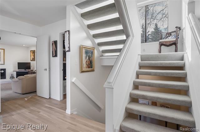 Builiding view six for 2164 Bordeaux, West Bloomfield, MI. 48323