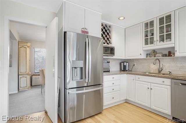 Builiding view sixteen for 2164 Bordeaux, West Bloomfield, MI. 48323