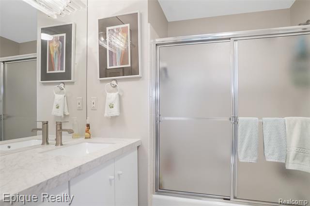 Builiding view thirty one for 2164 Bordeaux, West Bloomfield, MI. 48323