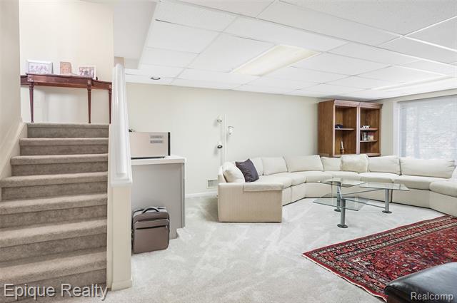 Builiding view thirty two for 2164 Bordeaux, West Bloomfield, MI. 48323