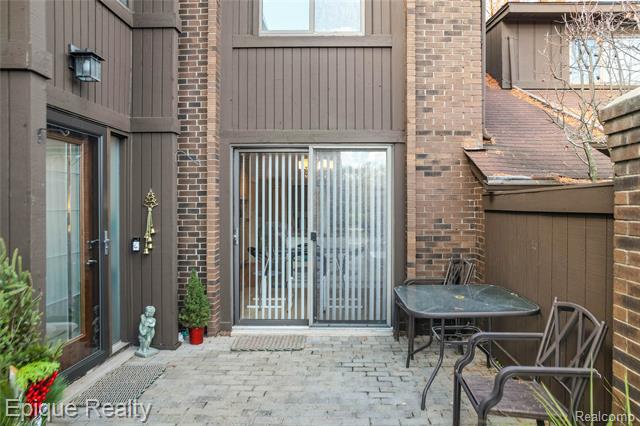 Builiding view three for 2164 Bordeaux, West Bloomfield, MI. 48323