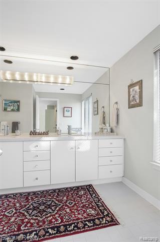 Builiding view twenty five for 2164 Bordeaux, West Bloomfield, MI. 48323